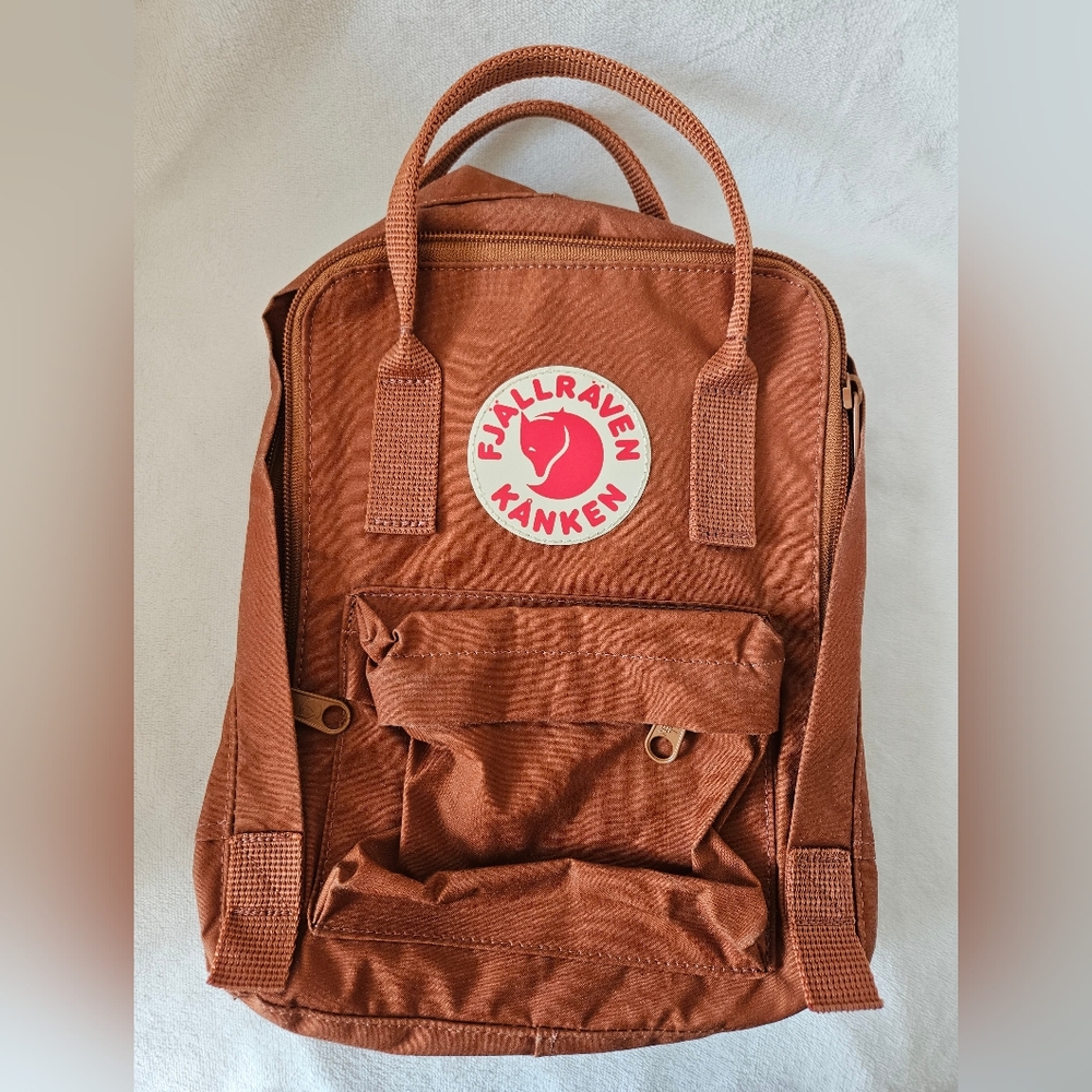 FJALLRAVEN Kånken Unisex Young And Adult Terracota Brown Mini Backpack NWOT - Picture 2 of 12